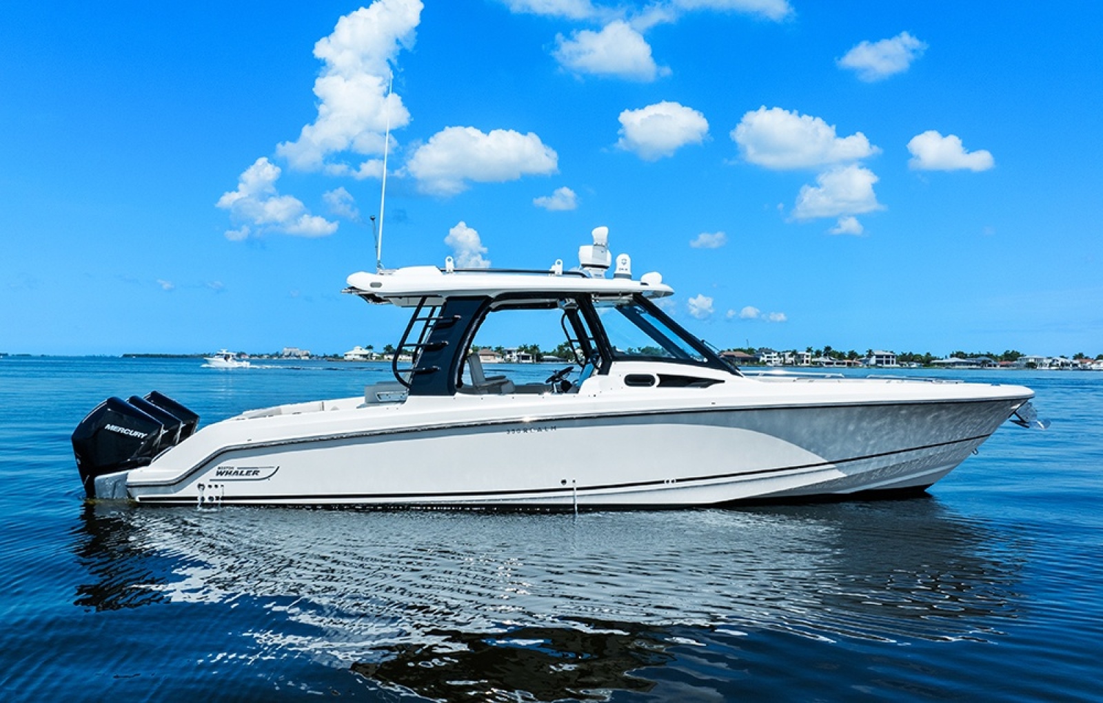2023 Boston Whaler 350 Realm — photo 1