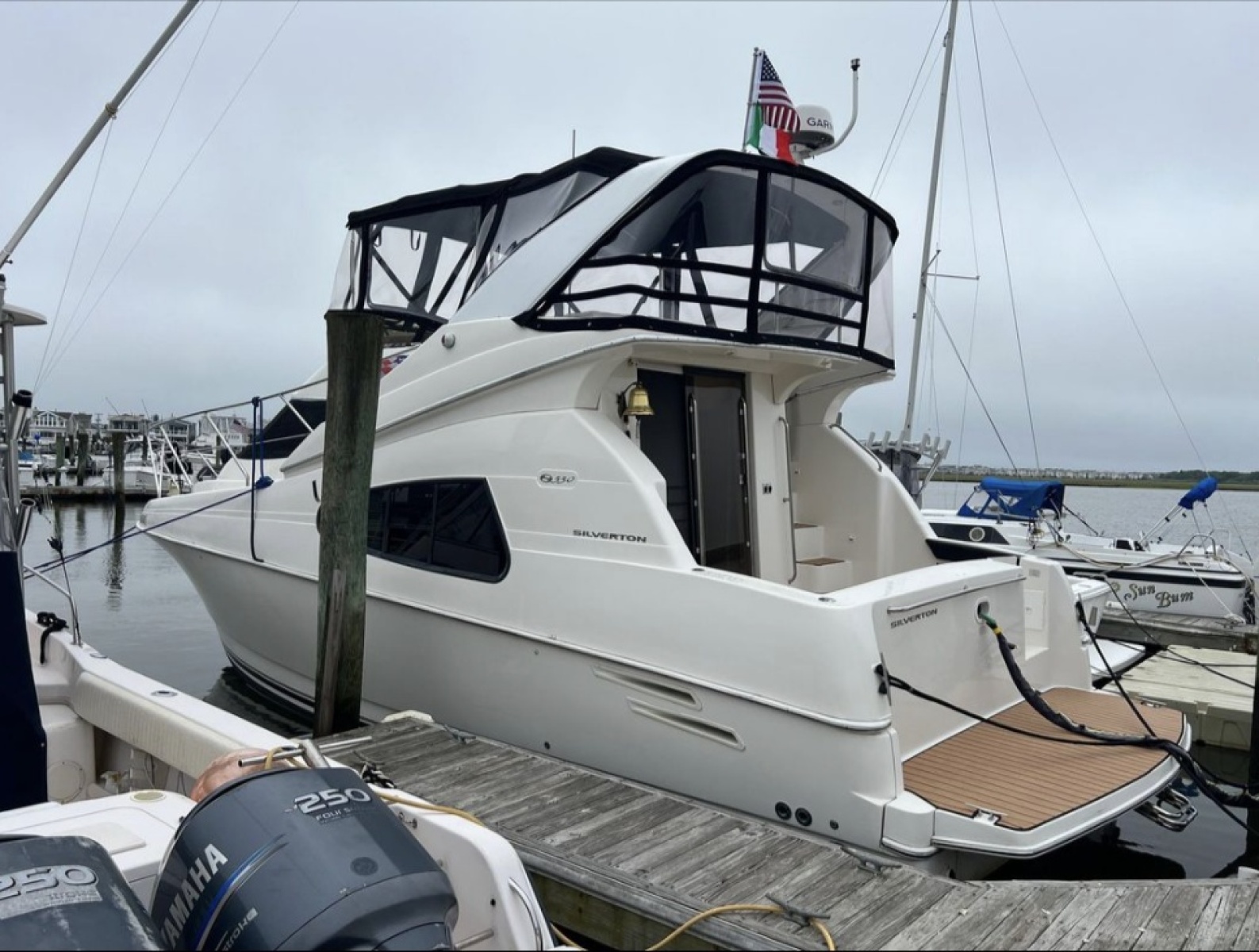 2001 Silverton 330 Sport Bridge — photo 1