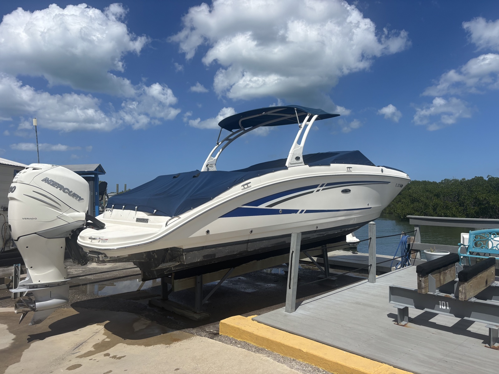 2016 Sea Ray 270 Sundeck — photo 1