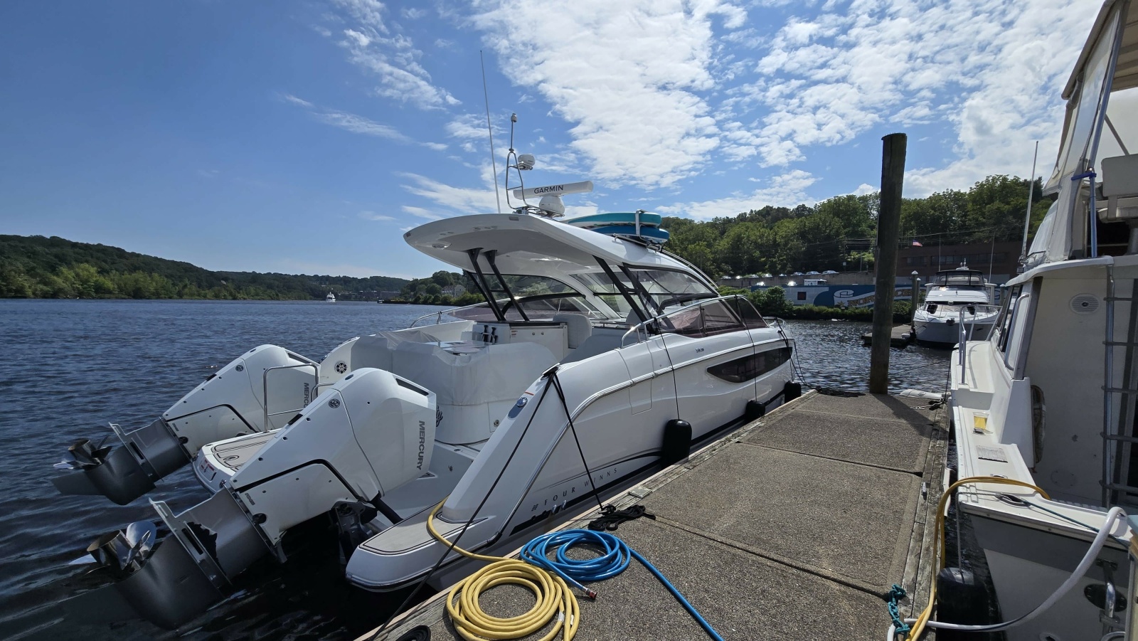 2025 Four Winns TH36 — photo 1