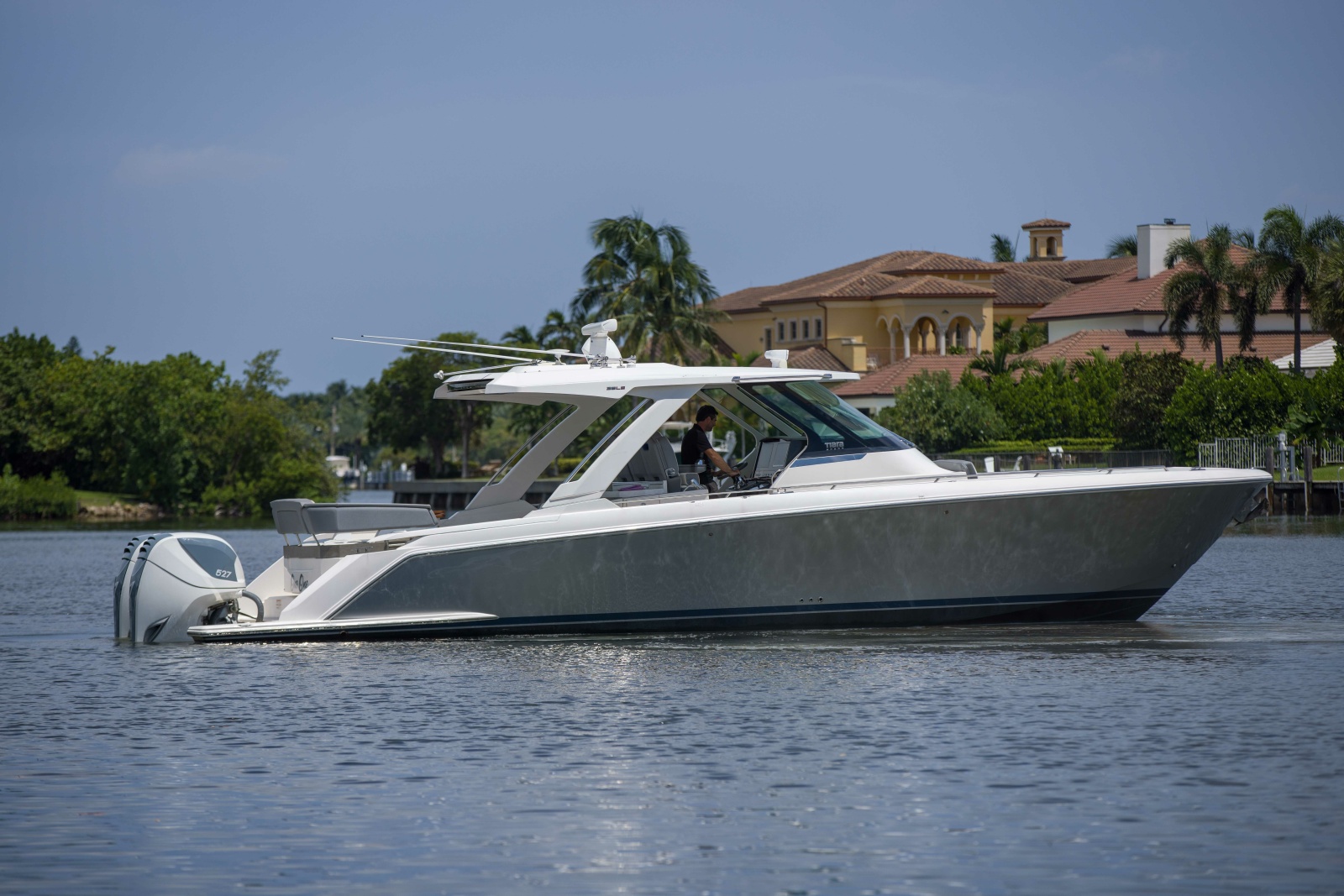2019 Tiara Yachts 38LS — photo 1