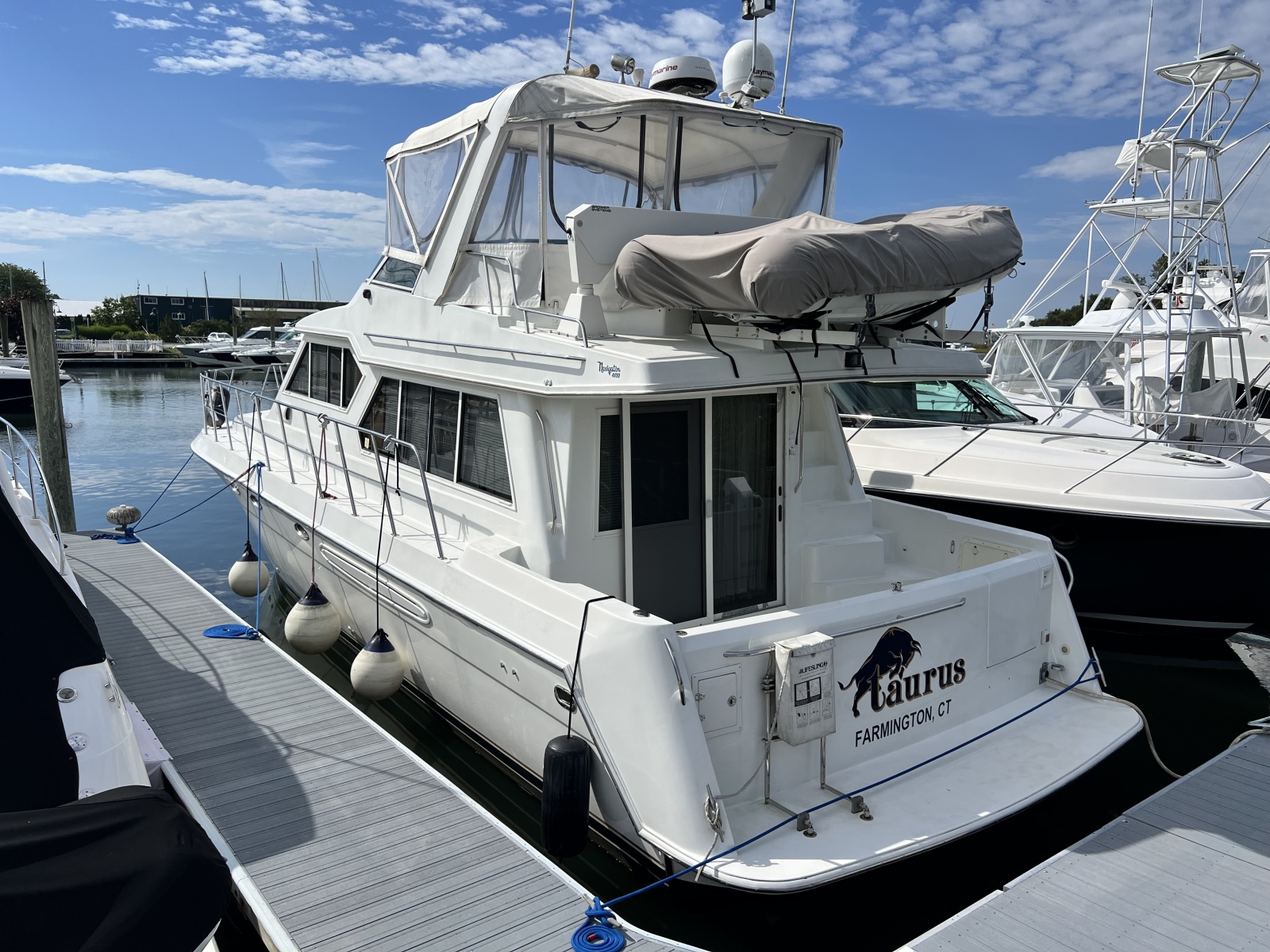 2004 Navigator 4400 — photo 1