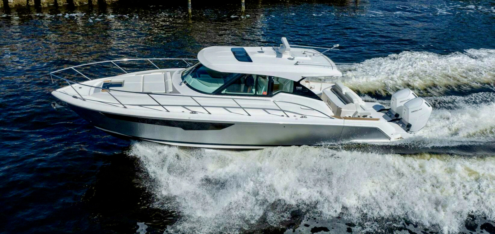 2022 Tiara Yachts 43 LE — photo 1
