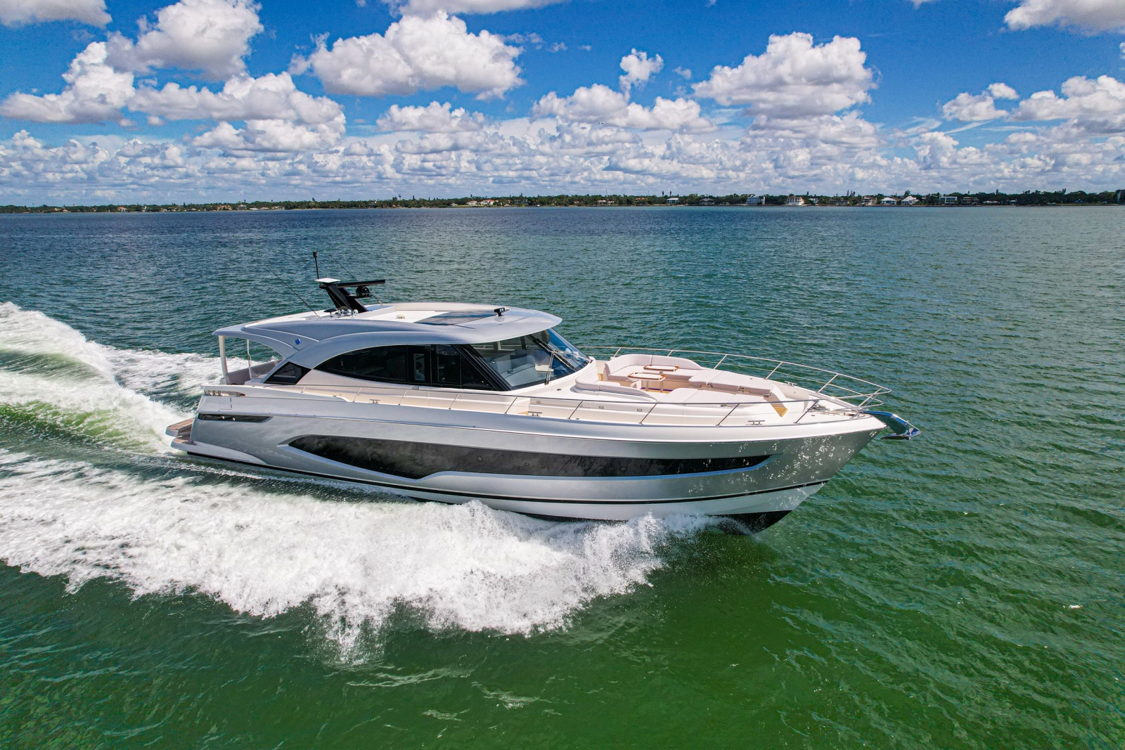 2025 Riviera 6800 Sport Yacht Platinum Edition — photo 1