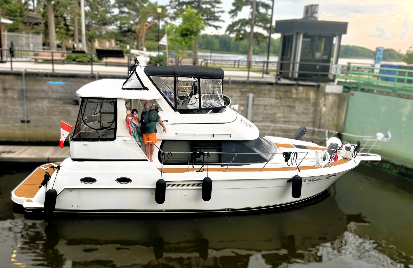 2001 Carver 356 MY — photo 1
