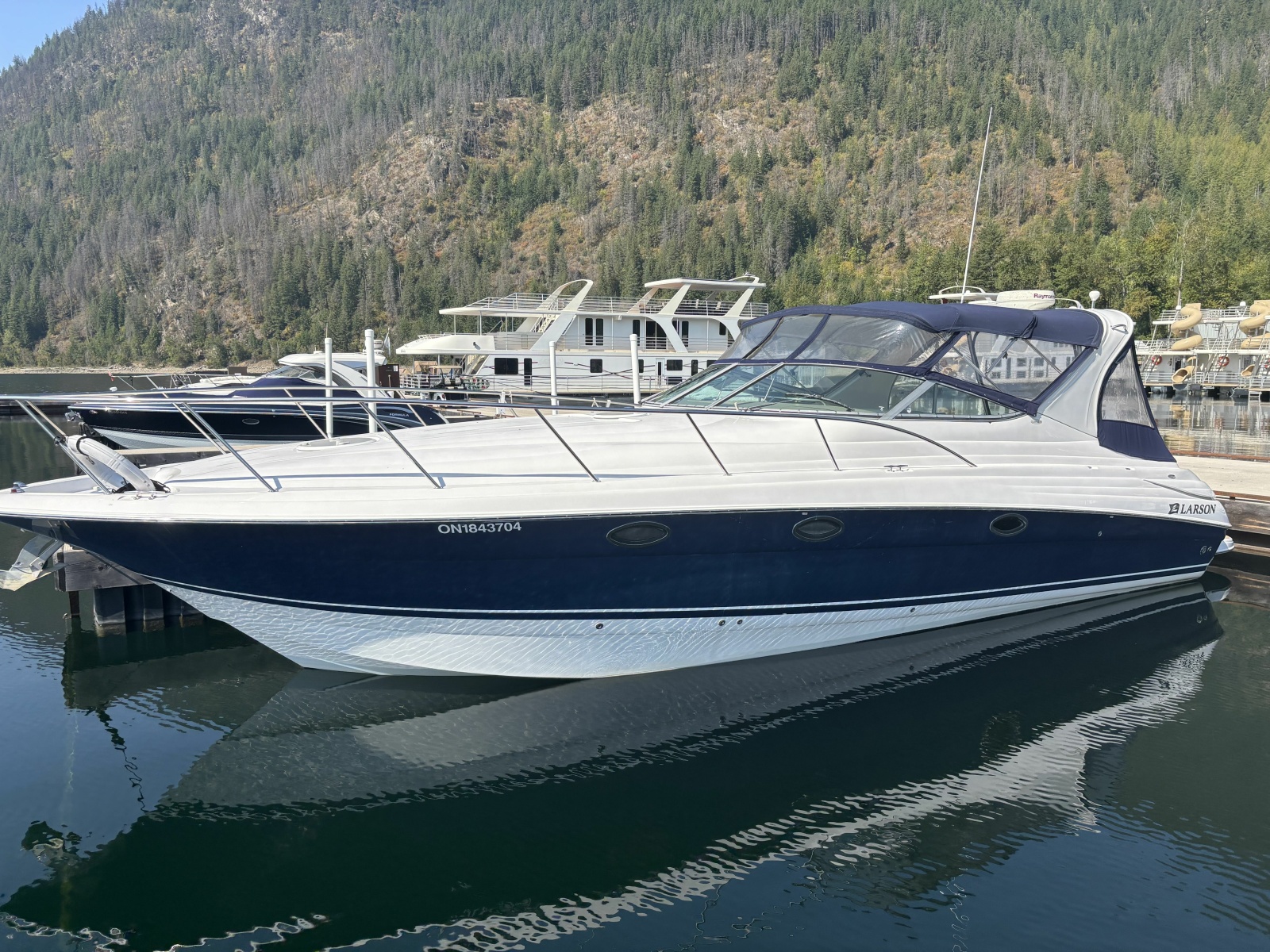 2006 Larson Cabrio 370 — photo 1