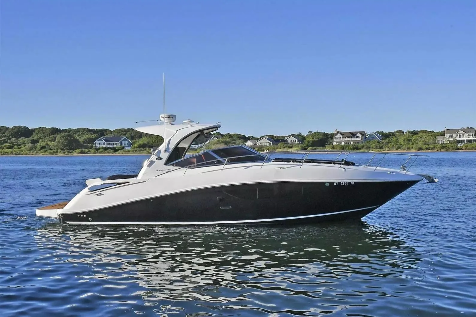 2016 Sea Ray 370 Sundancer — photo 1