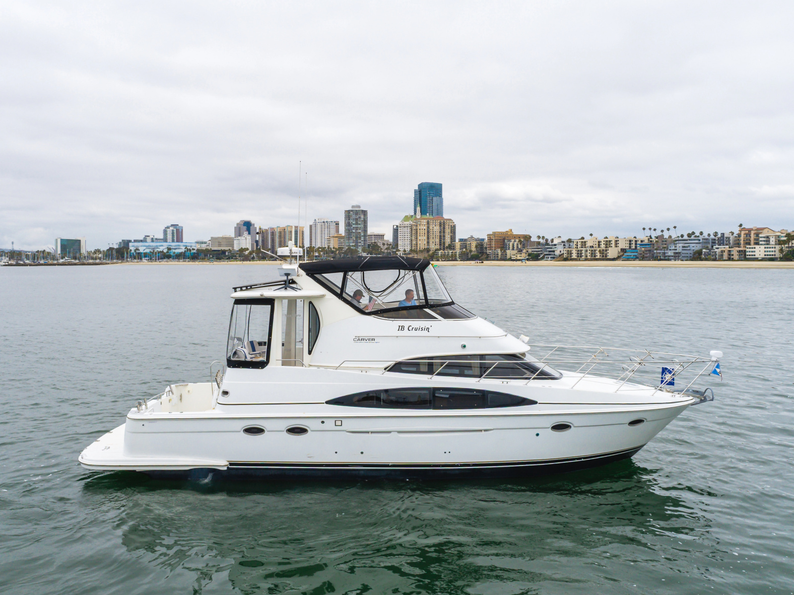 2001 Carver 444 44 ft yacht for sale in Long Beach, California
