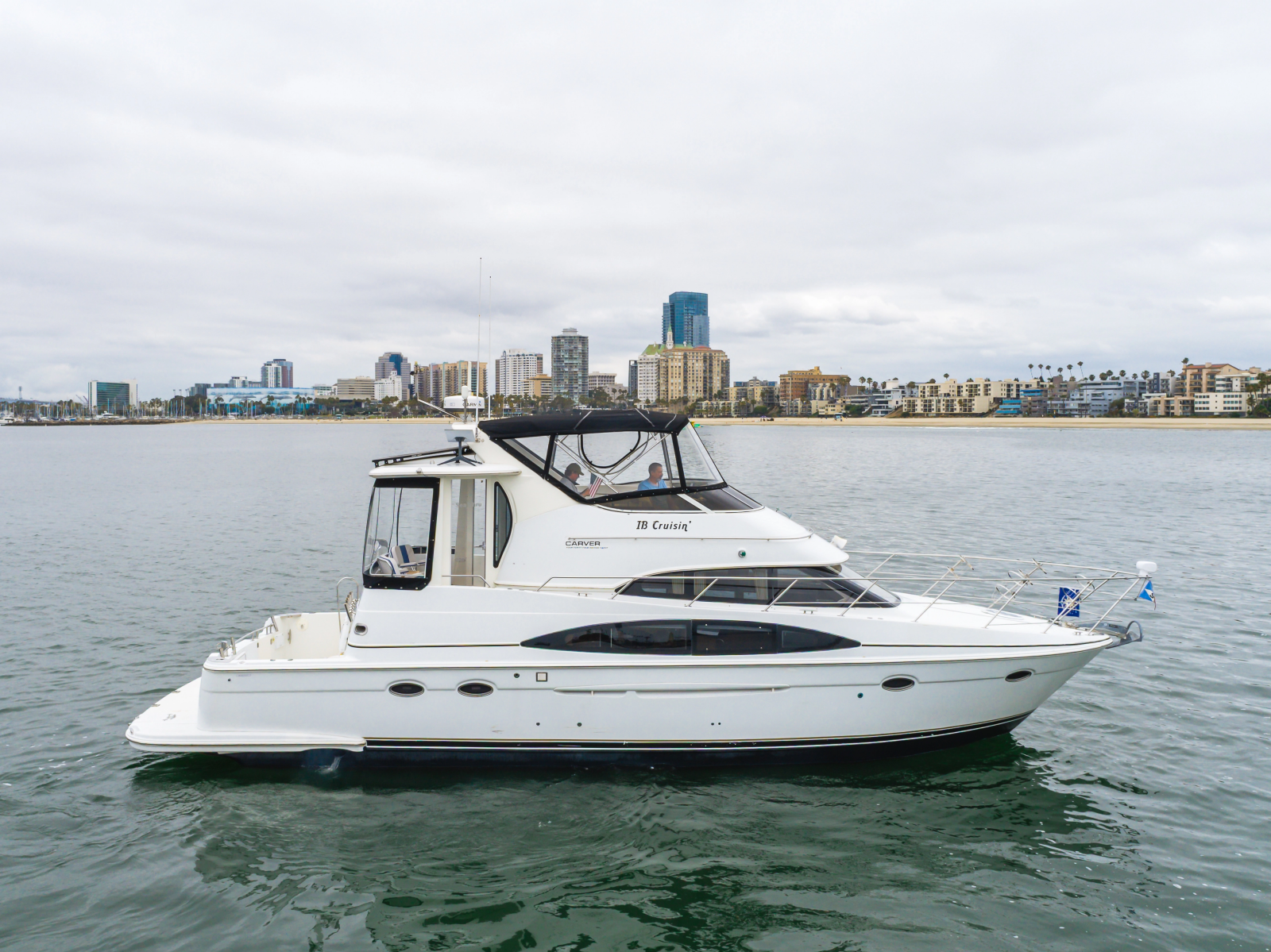 2001 Carver 444 44 ft yacht for sale in Long Beach, California